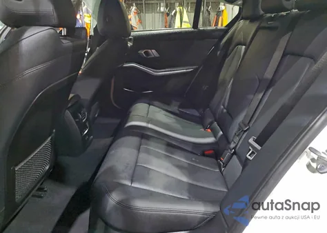 2021 BMW 330Xi z USA, uszkodzony, nr VIN 3MW5R7J00M8B93598